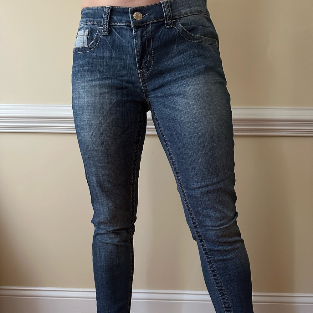 Seven7 skinny easy fit jeans. Size 8. Like new! - Picture 5 of 8